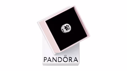 Los charms de Pandora perfectos para regalar en Navidad y acertar seguro Charms pulsera Pandora