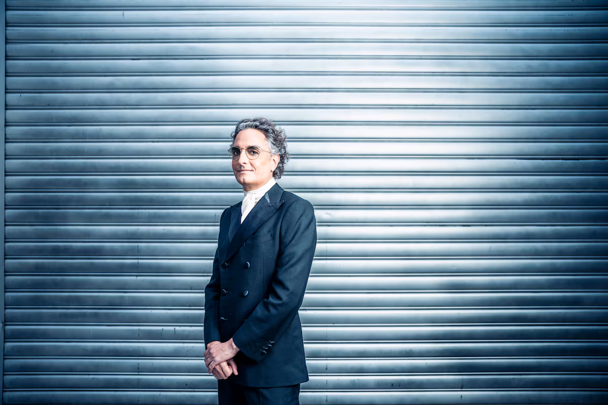 Josie, el estilista de las Campanadas de Cristina Pedroche: “Los dardos que me claven me los voy a quitar victorioso y voy a seguir haciendo mi vida” EL PAÍS