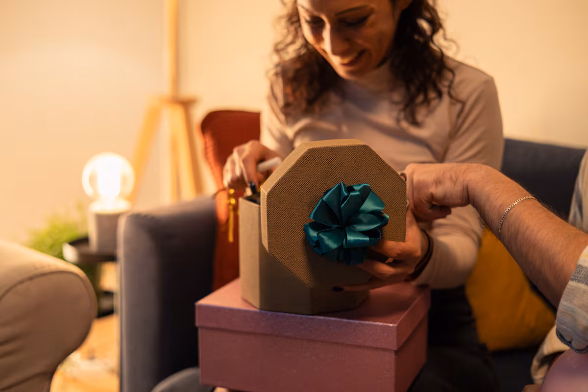 Joyas sexuales, juguetes eróticos, escapadas y más ideas para regalar en Navidad EL PAÍS