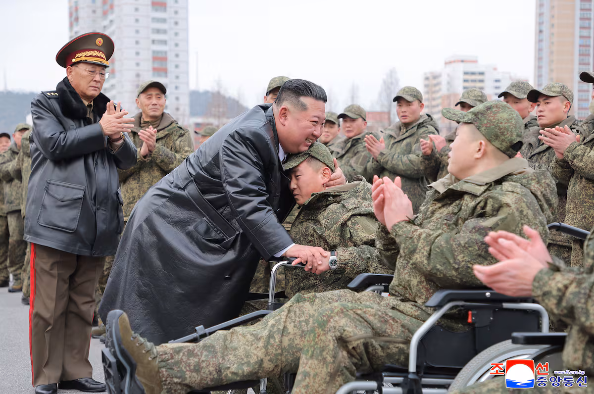 Kim Jong-un reconoce que las tropas norcoreanas realizan labores de desminado para Rusia EL PAÍS