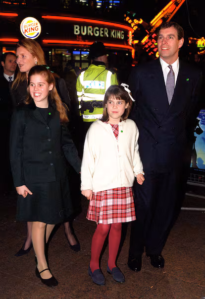 Las princesas Beatriz y Eugenia de York se unen a la Navidad real en Sandringham tras el año funesto de sus padres por el ‘caso Epstein’ Las princesas Beatriz y Eugenia de York se unen a la Navidad real en Sandringham tras el año funesto de sus padres por el ‘caso Epstein’