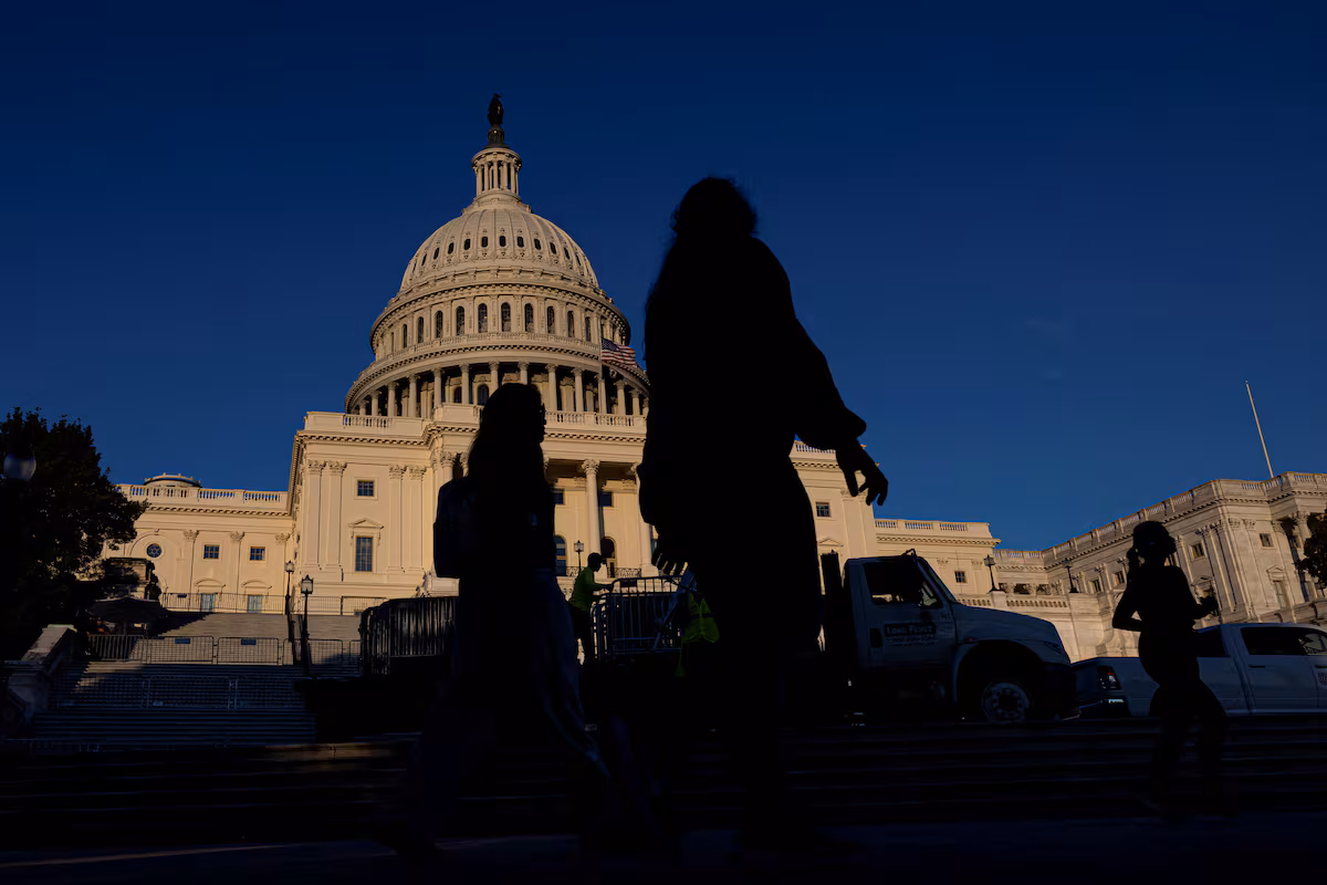 La Cámara de Representantes rechaza dos propuestas para impedir a Trump lanzar un ataque unilateral contra Venezuela EL PAÍS