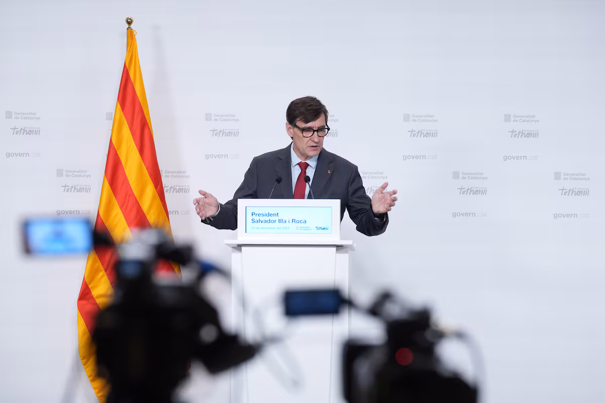 La Generalitat y las entidades acuerdan realojar a un centenar de los desalojados del B9 que estaban bajo el puente de la autovía EL PAÍS