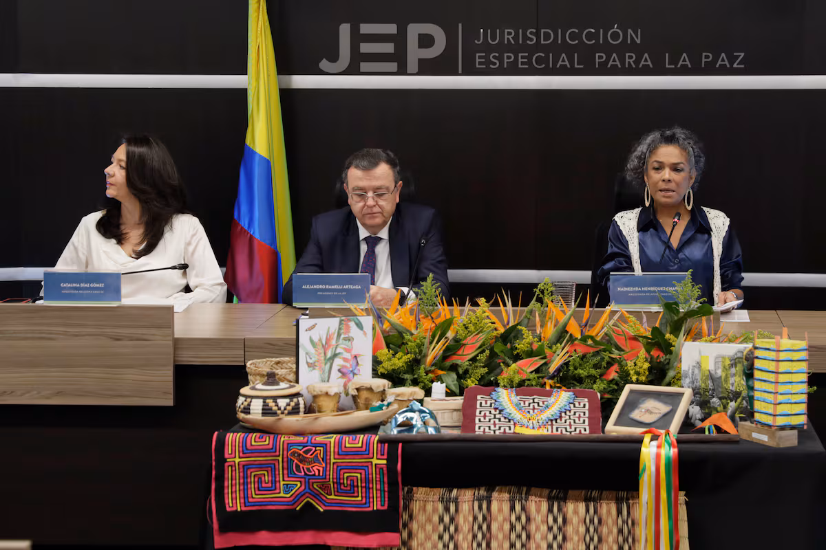La JEP imputa a cinco militares retirados por el genocidio de la Unión Patriótica EL PAÍS