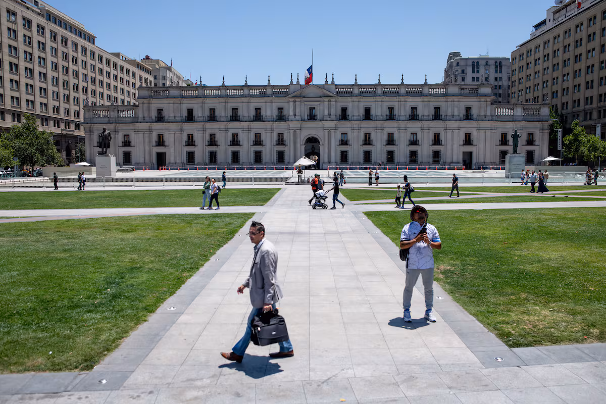 La Moneda, el palacio “poco versallesco” en el que Kast quiere vivir EL PAÍS