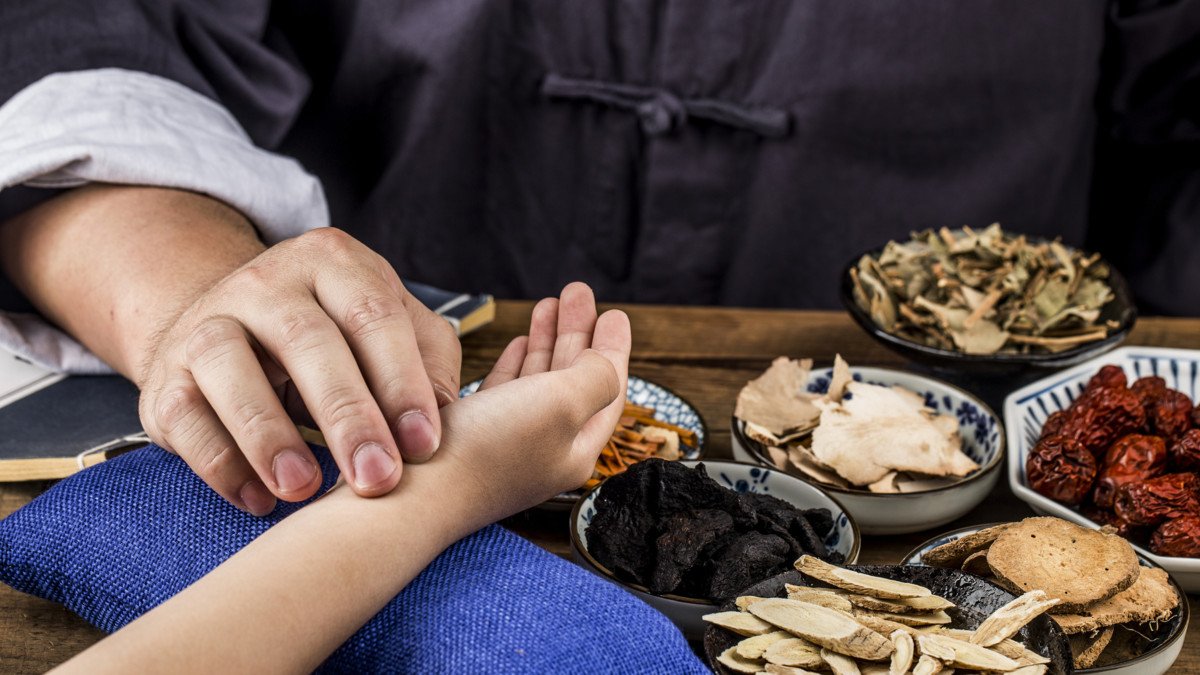 La OMS busca dar una base científica a la medicina tradicional e integrarla en los sistemas sanitarios La OMS busca dar una base científica a la medicina tradicional e integrarla en los sistemas sanitarios