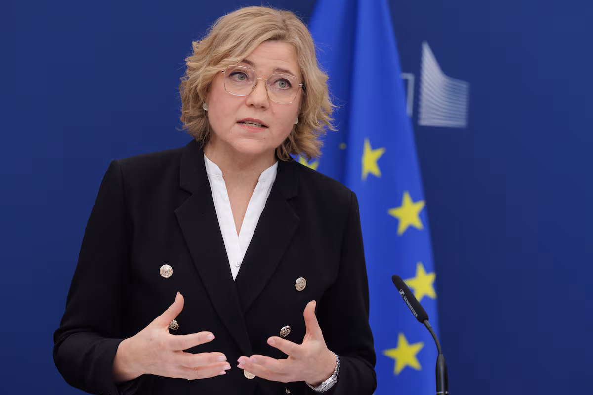 La UE defiende la ley ante X EL PAÍS