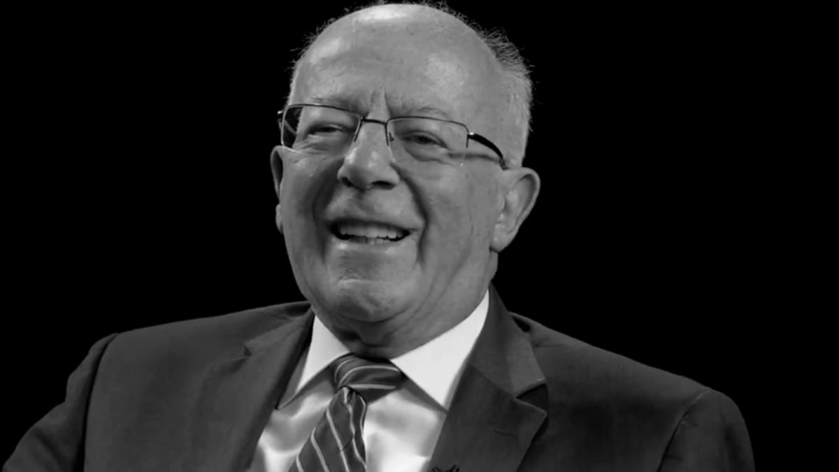 La Universidad Javeriana lamenta la muerte del padre Alberto Múnera, fundador de Javeriana Estéreo, fallecido a los 88 años en Bogotá La Universidad Javeriana lamenta la muerte del padre Alberto Múnera, fundador de Javeriana Estéreo, fallecido a los 88 años en Bogotá