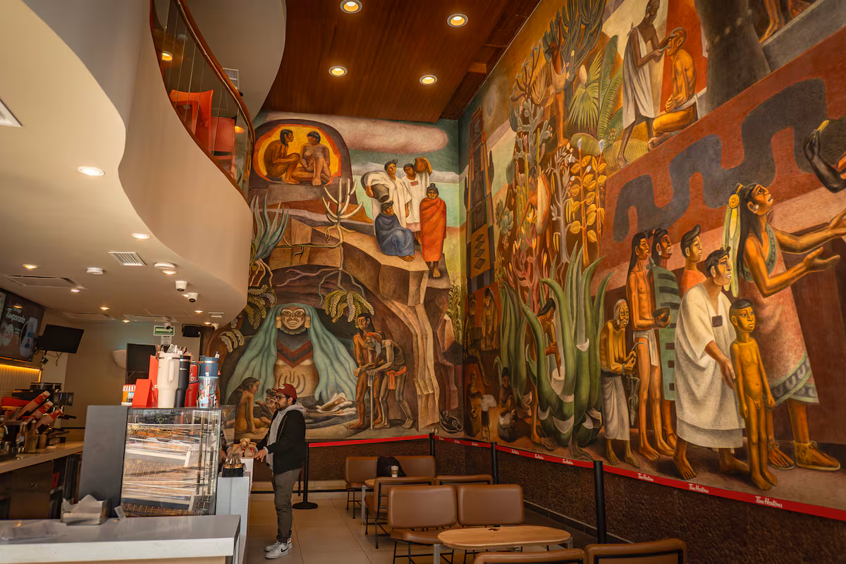 La cafetería más bonita del mundo con murales, deidades y donas seduce a Ciudad de México EL PAÍS