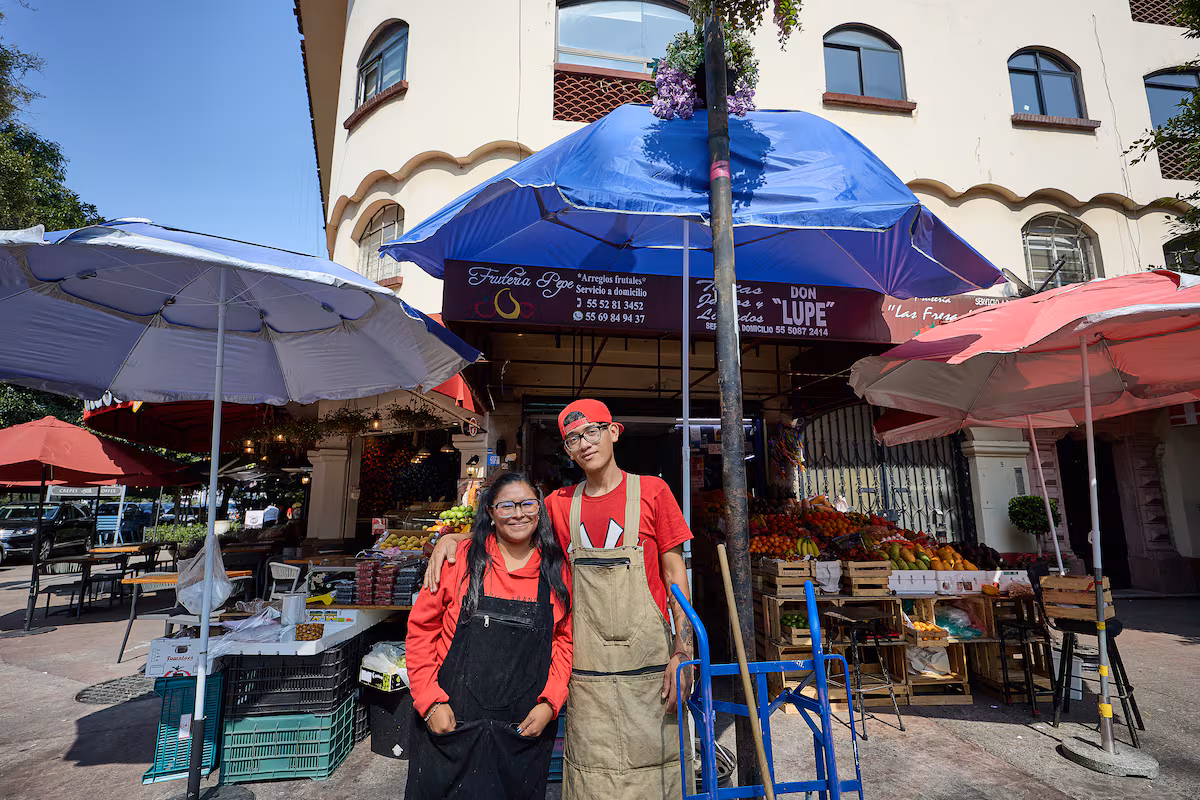 La gentrificación pone en jaque a la pequeña frutería de Sthefany en Polanco EL PAÍS