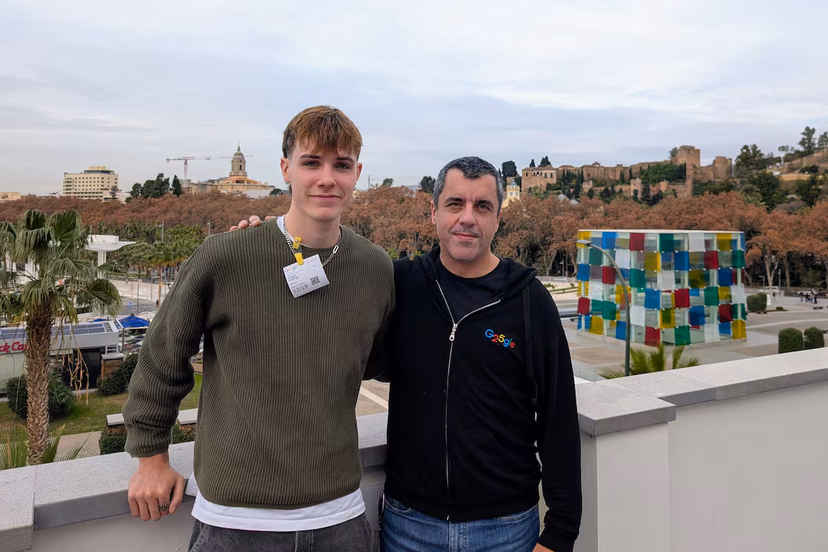 La historia del virus Málaga, el código que ha tenido 30 años en vilo al director del centro de ciberseguridad de Google EL PAÍS