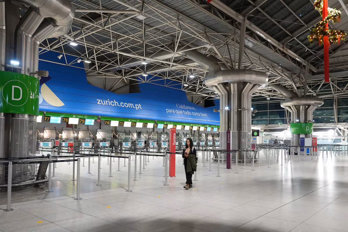 La huelga general contra la reforma que precariza el trabajo en Portugal paraliza transportes, escuelas y hospitales EL PAÍS