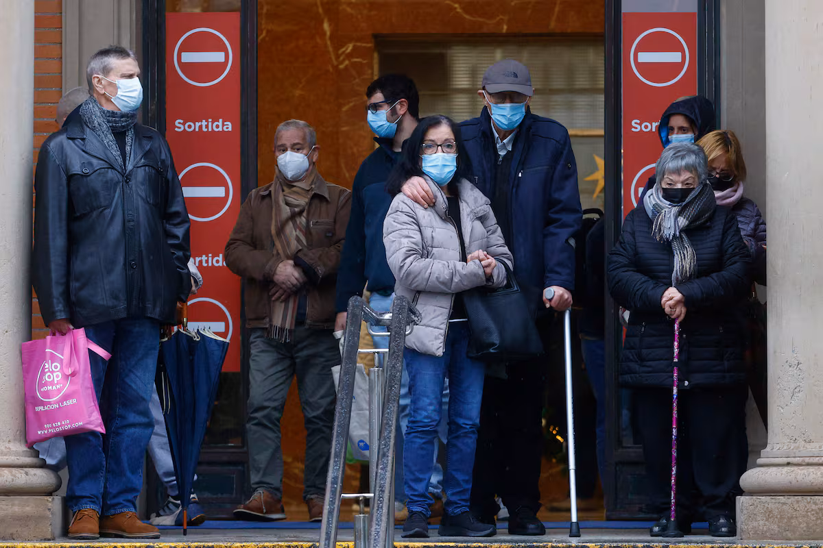 La incidencia de la gripe empieza a descender tras alcanzar el pico de contagios antes de las Navidades EL PAÍS