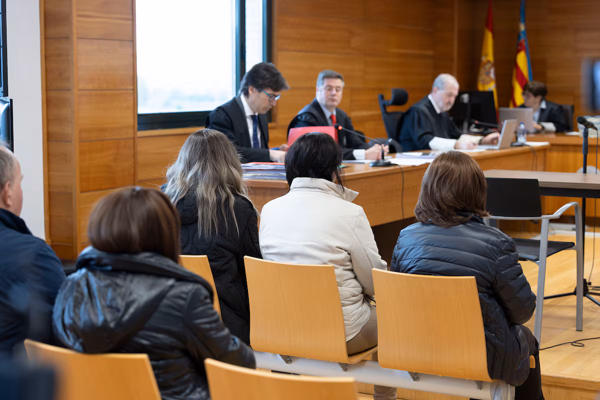 La mujer y la nuera del tío Toni le atribuyen el poder absoluto en la secta de La Chaparra y se apean de los abusos a menores: “Era impensable” EL PAÍS