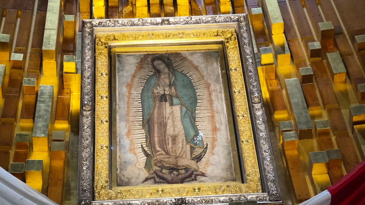 La protección del lienzo original de la Virgen de Guadalupe: esta es la ubicación de una de las imágenes más veneradas de la Iglesia La protección del lienzo original de la Virgen de Guadalupe: esta es la ubicación de una de las imágenes más veneradas de la Iglesia
