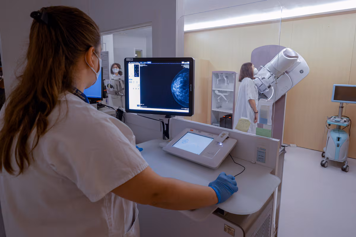 La resaca de la crisis de los cribados: de la confusión ciudadana al temor a que se frenen otros programas de detección del cáncer EL PAÍS