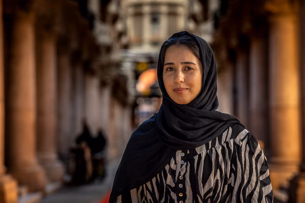 Las dificultades para encontrar trabajo con hiyab: “Tienes un buen currículum, pero no puedes llevar el velo” EL PAÍS