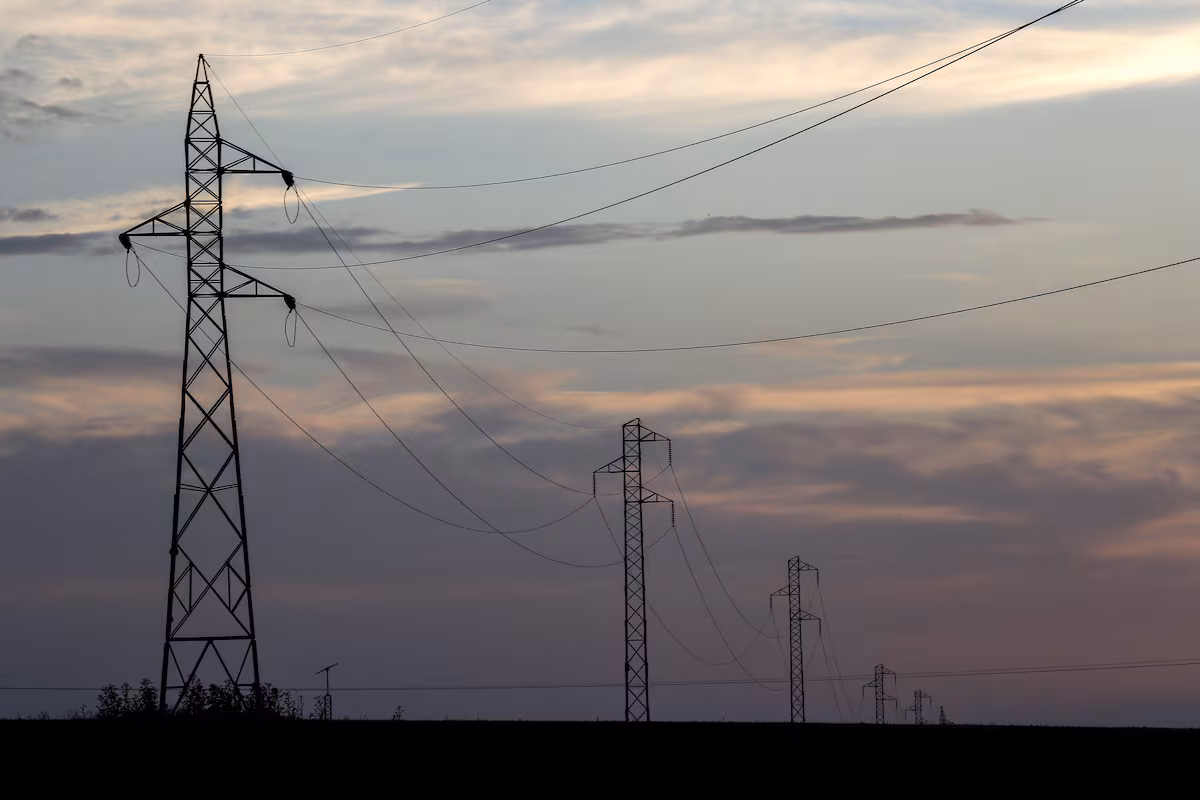 Las eléctricas se apoyan en los críticos de la CNMC y en Transición para alegar sobre la retribución de las redes Cinco Días