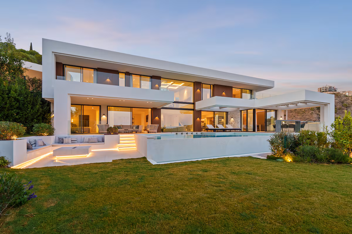 Las tres casas de la semana: diseño abierto en la Costa del Sol por 7,4 millones de euros EL PAÍS