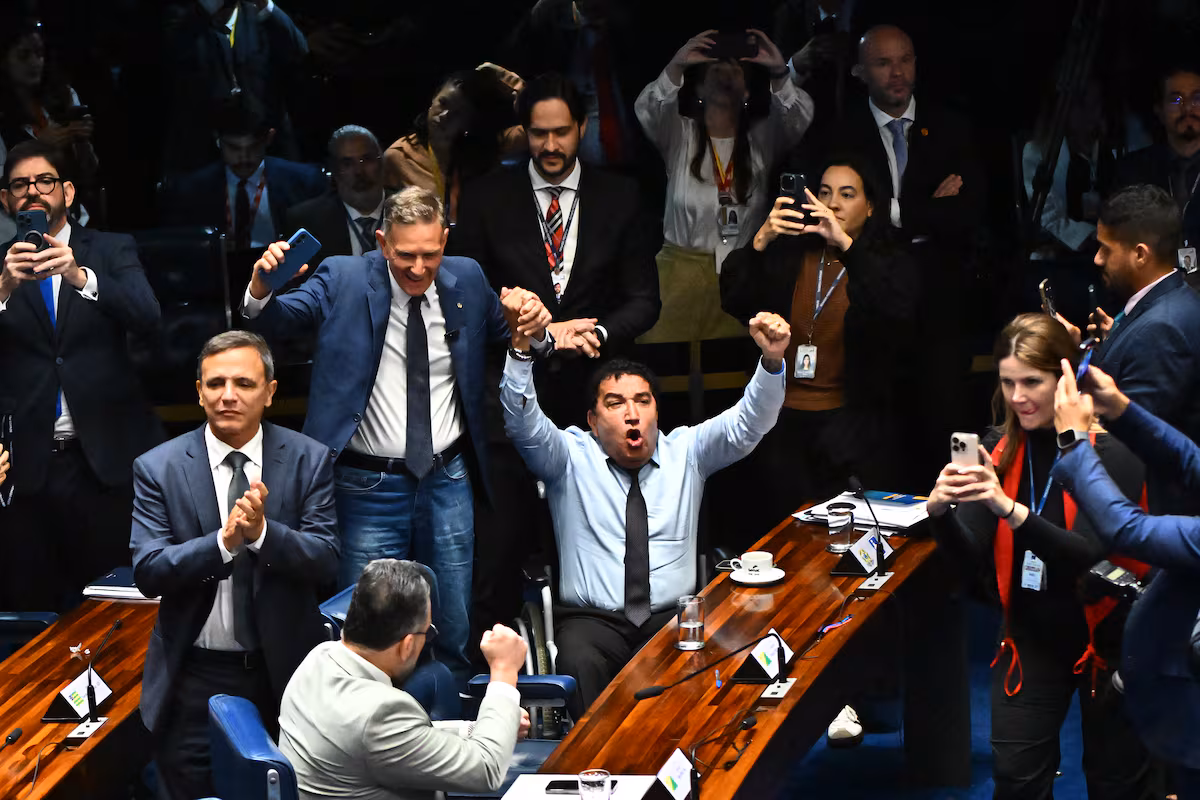 Los congresistas brasileños aprueban rebajar las penas de Bolsonaro y el resto de golpistas condenados Los congresistas brasileños aprueban rebajar las penas de Bolsonaro y el resto de golpistas condenados