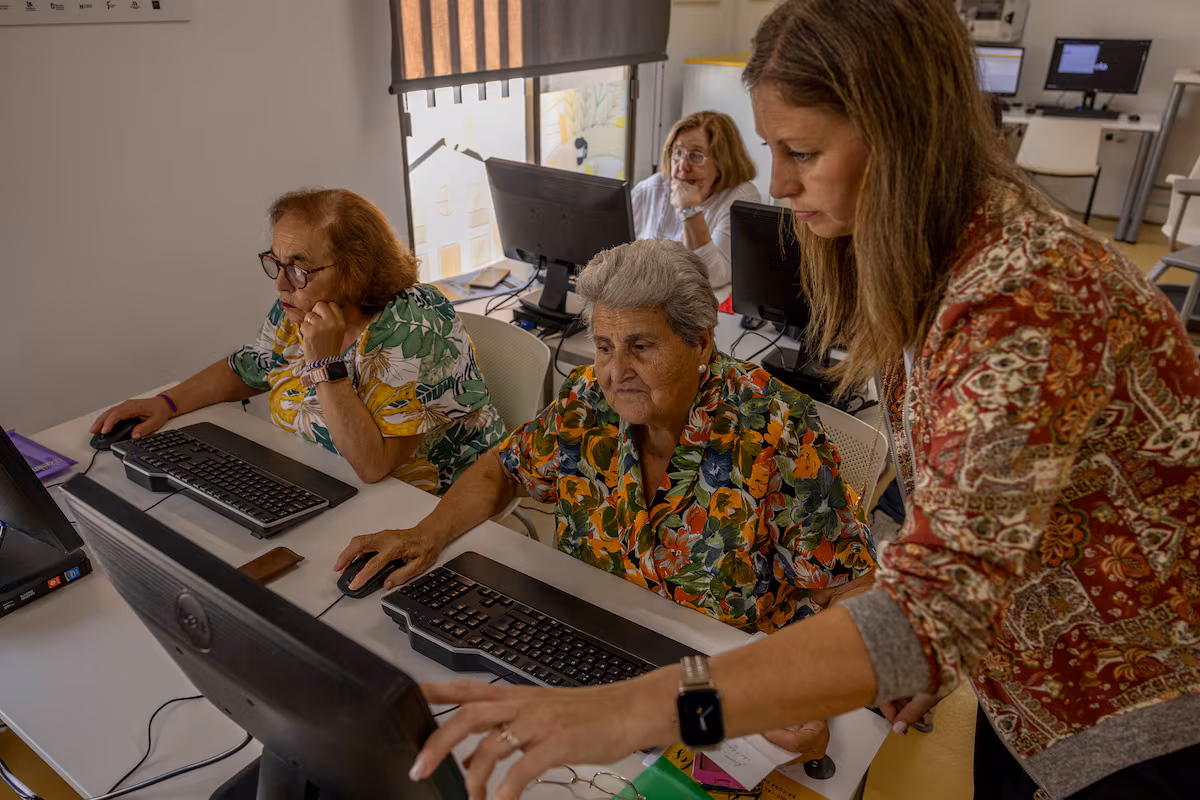 Los ‘boomers’ se empoderan frente el edadismo del mundo digital EL PAÍS