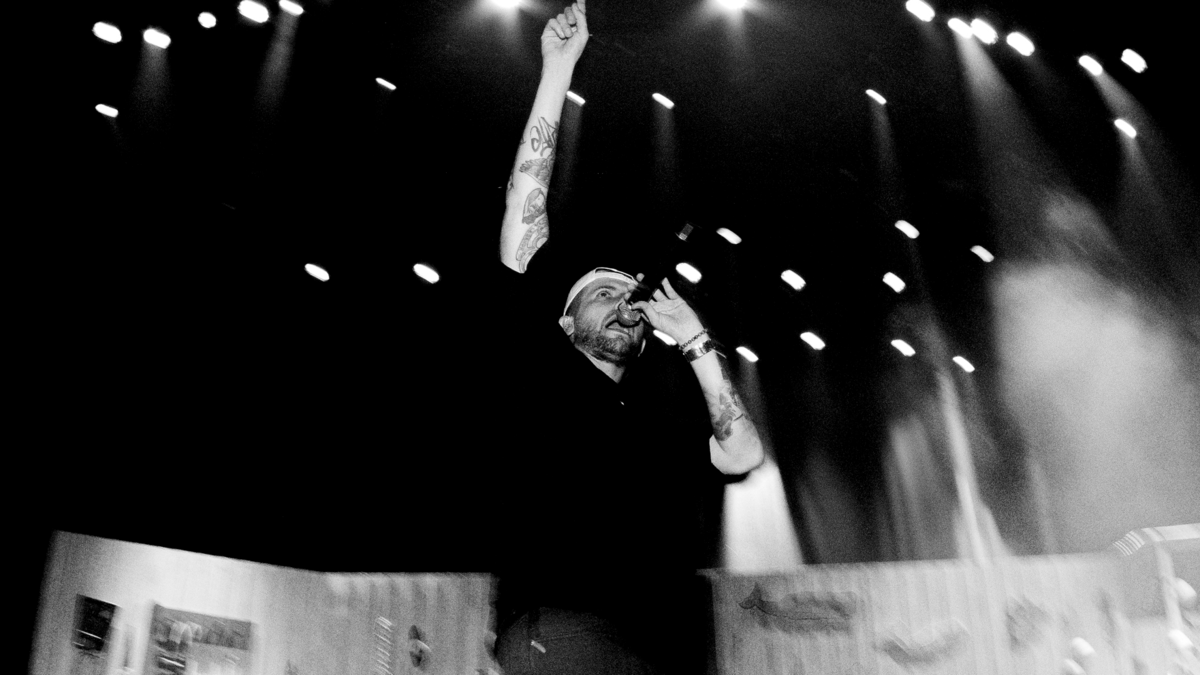 Luis7Lunes celebró diez años de buen rap en el Astor Plaza: la fiesta de “Ruidos en Hamelin” y “Audio Descriptivo” Luis7Lunes celebró diez años de buen rap en el Astor Plaza: la fiesta de “Ruidos en Hamelin” y “Audio Descriptivo”