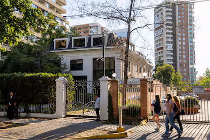 Los vecinos de ‘La Moneda chica’ de Kast: “Felices de que esté cerca de nosotros” Los vecinos de ‘La Moneda chica’ de Kast: “Felices de que esté cerca de nosotros”