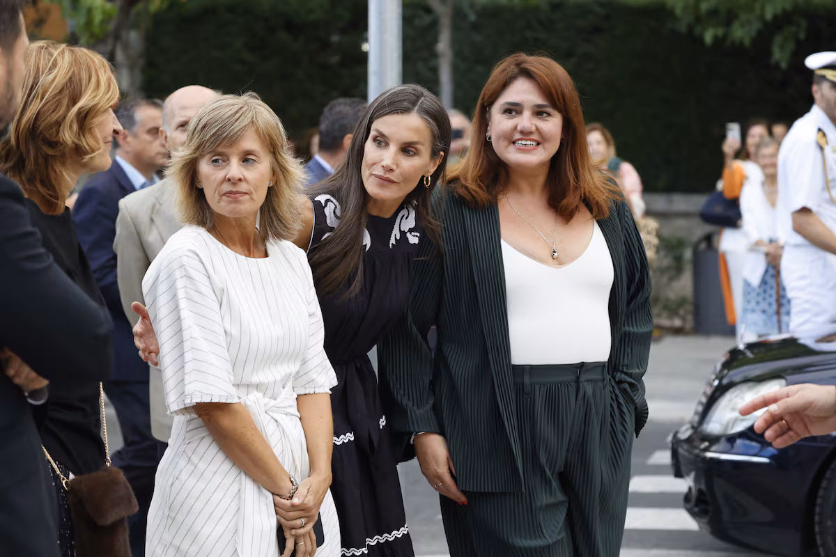 Más mujeres y menos militares: estos son los cambios de Felipe VI en la Casa Real EL PAÍS