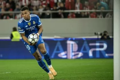 Mbappé no alivia al Madrid: ¿dos bandos en vestuario? ¿Xabi en riesgo? Mbappé no alivia al Madrid: ¿dos bandos en vestuario? ¿Xabi en riesgo?