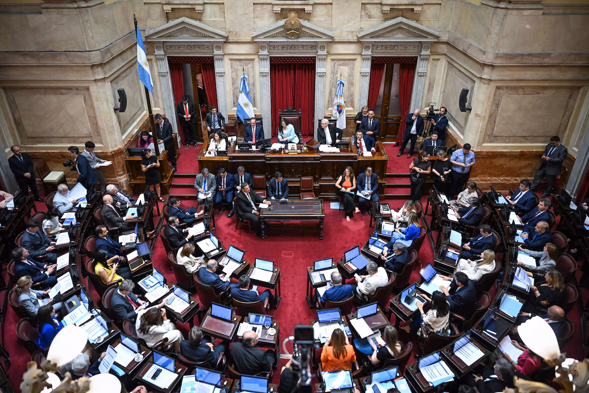 Milei consigue la aprobación de su primer presupuesto en el Congreso EL PAÍS