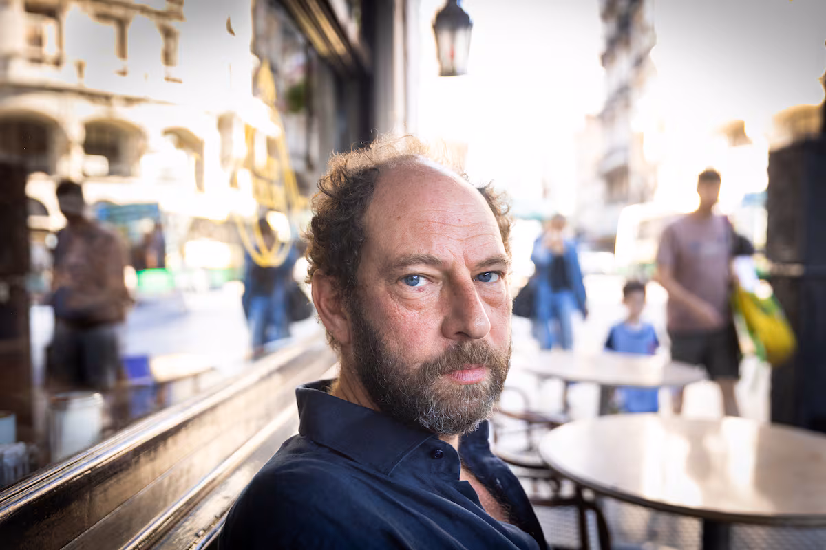 Oliver Guez, escritor: “Preferiría tomar una copa con Gertrude Bell que con Lawrence de Arabia” EL PAÍS