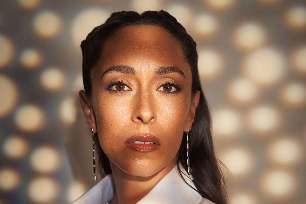 Oona Chaplin: “Le conté a James Cameron que vivía en una cabaña en los árboles y que estaba iniciando un proyecto de permacultura con una amiga” EL PAÍS