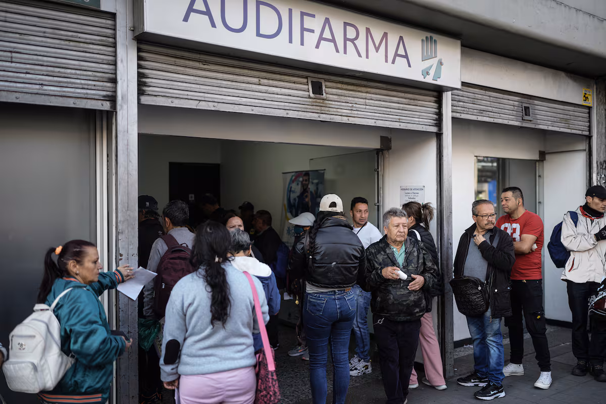 Petro hace un reajuste a los pagos a las EPS que el sector critica como insuficiente para subsanar la crisis de salud EL PAÍS