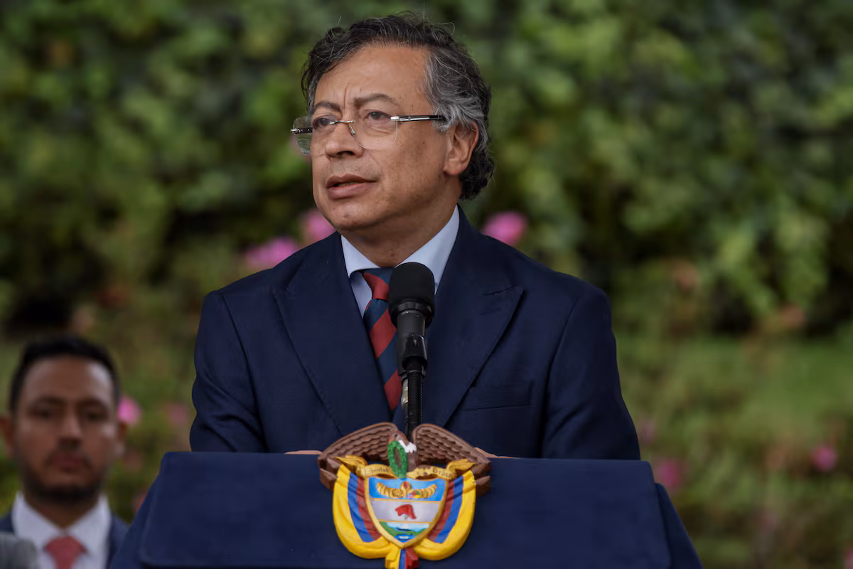 Petro propone un gobierno de transición y una amnistía general en Venezuela ante una posible agresión de Estados Unidos EL PAÍS