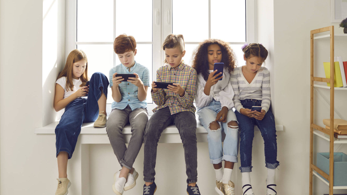 Polémica por Wizz, el ‘Tinder para niños’ en Estados Unidos y Europa: piden cerrarlo de inmediato Polémica por Wizz, el ‘Tinder para niños’ en Estados Unidos y Europa: piden cerrarlo de inmediato