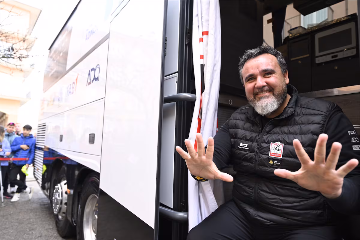 Primero el entrenador, ahora el masajista: el Athletic pesca en el entorno de Tadej Pogacar EL PAÍS