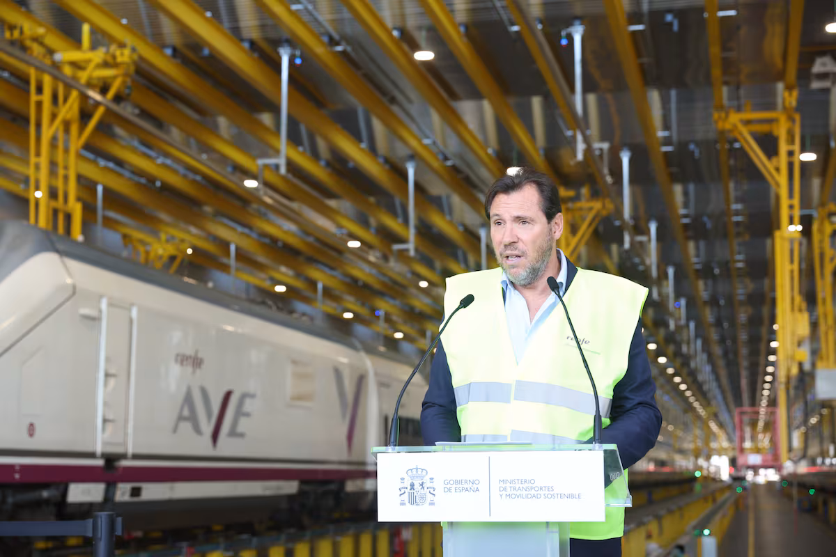 Puente anuncia que el abono de transportes único se podrá utilizar a partir del 19 de enero EL PAÍS