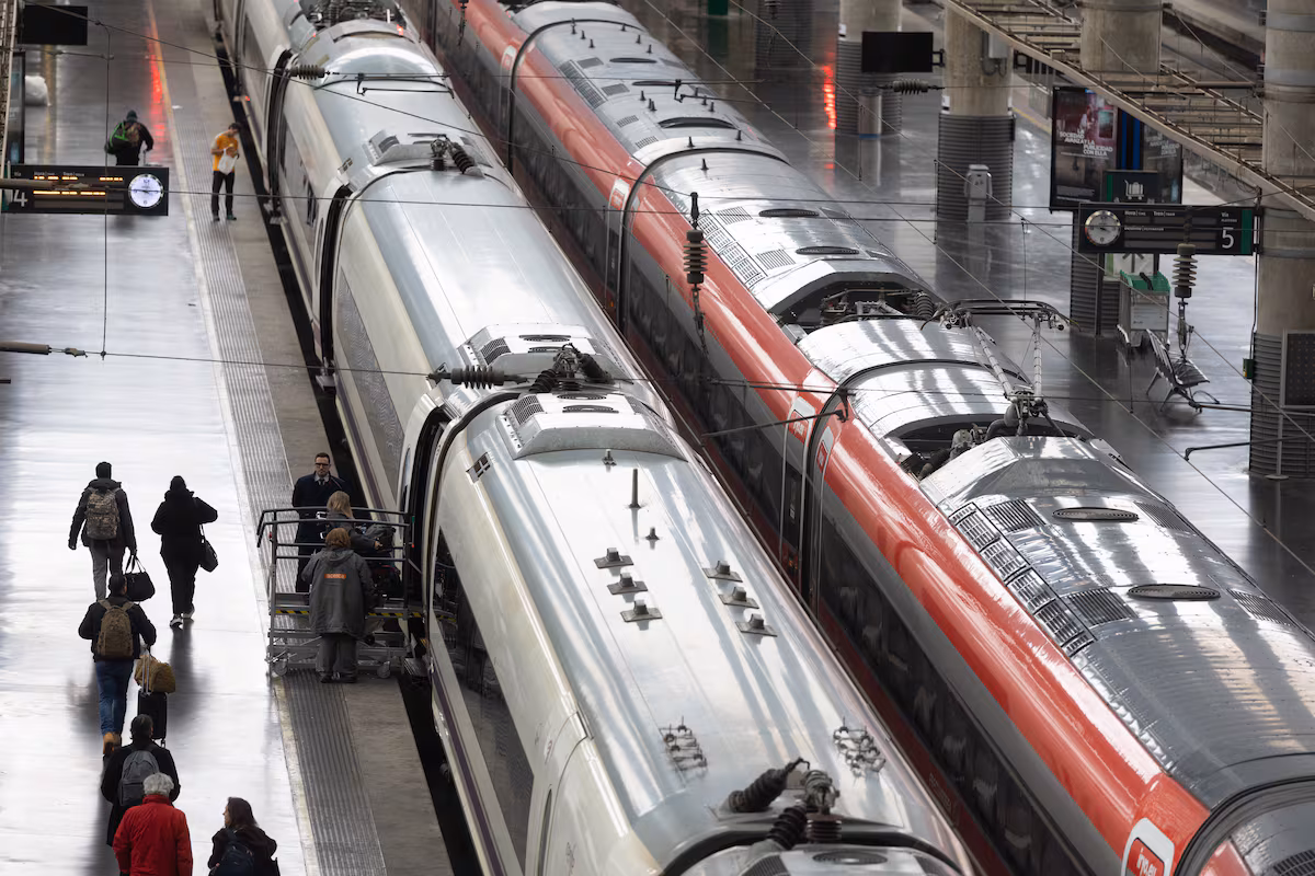 Al menos diez muertos y 25 heridos graves por el descarrilamiento de dos trenes de alta velocidad en Adamuz (Córdoba) Cinco Días