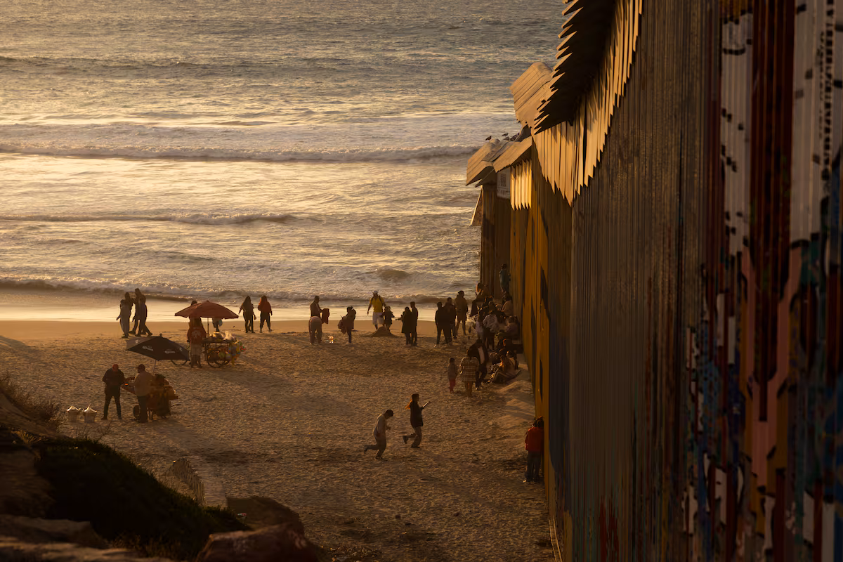 Seis playas en México en donde no es seguro nadar en las vacaciones de invierno, alertan Semarnat y Cofepris EL PAÍS