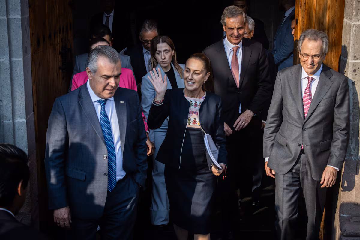 Sheinbaum mantiene una alta aprobación, pero resiente la erosión del Gobierno EL PAÍS