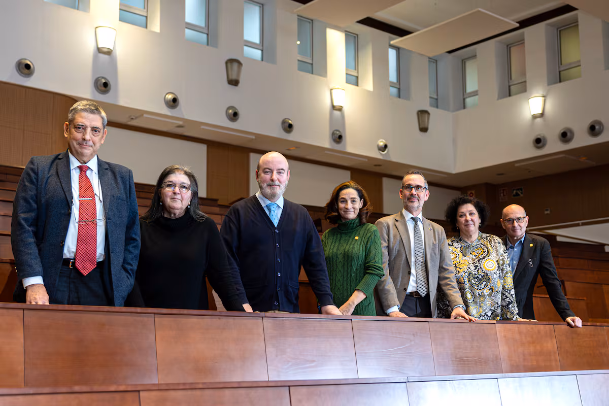 Siete decanos diseccionan la crisis de la Complutense: “Hemos tenido que paralizar actividades por roturas de tuberías” EL PAÍS