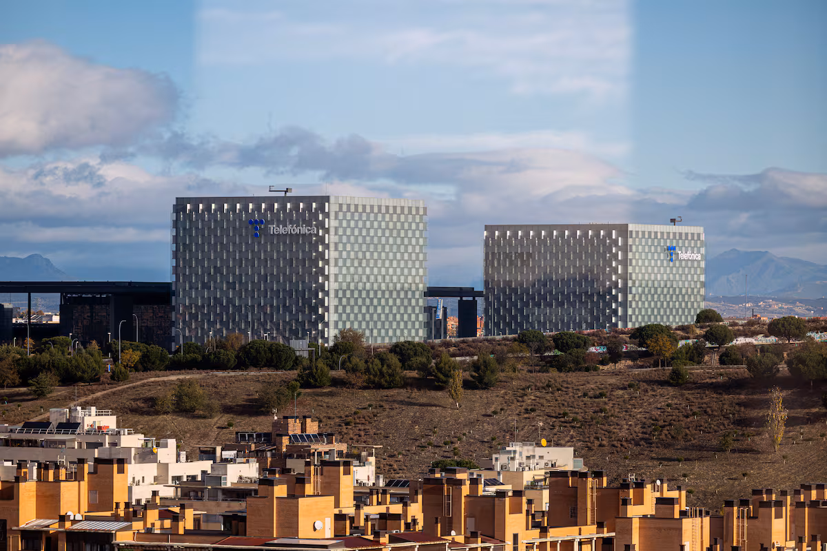 Telefónica propone una rebaja del 20% en su oferta del ERE en tres filiales y ultima el final del acuerdo global EL PAÍS