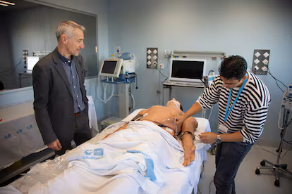 Nacimientos simulados y muertes controladas: así es un centro de entrenamiento para salvar vidas Nacimientos simulados y muertes controladas: así es un centro de entrenamiento para salvar vidas