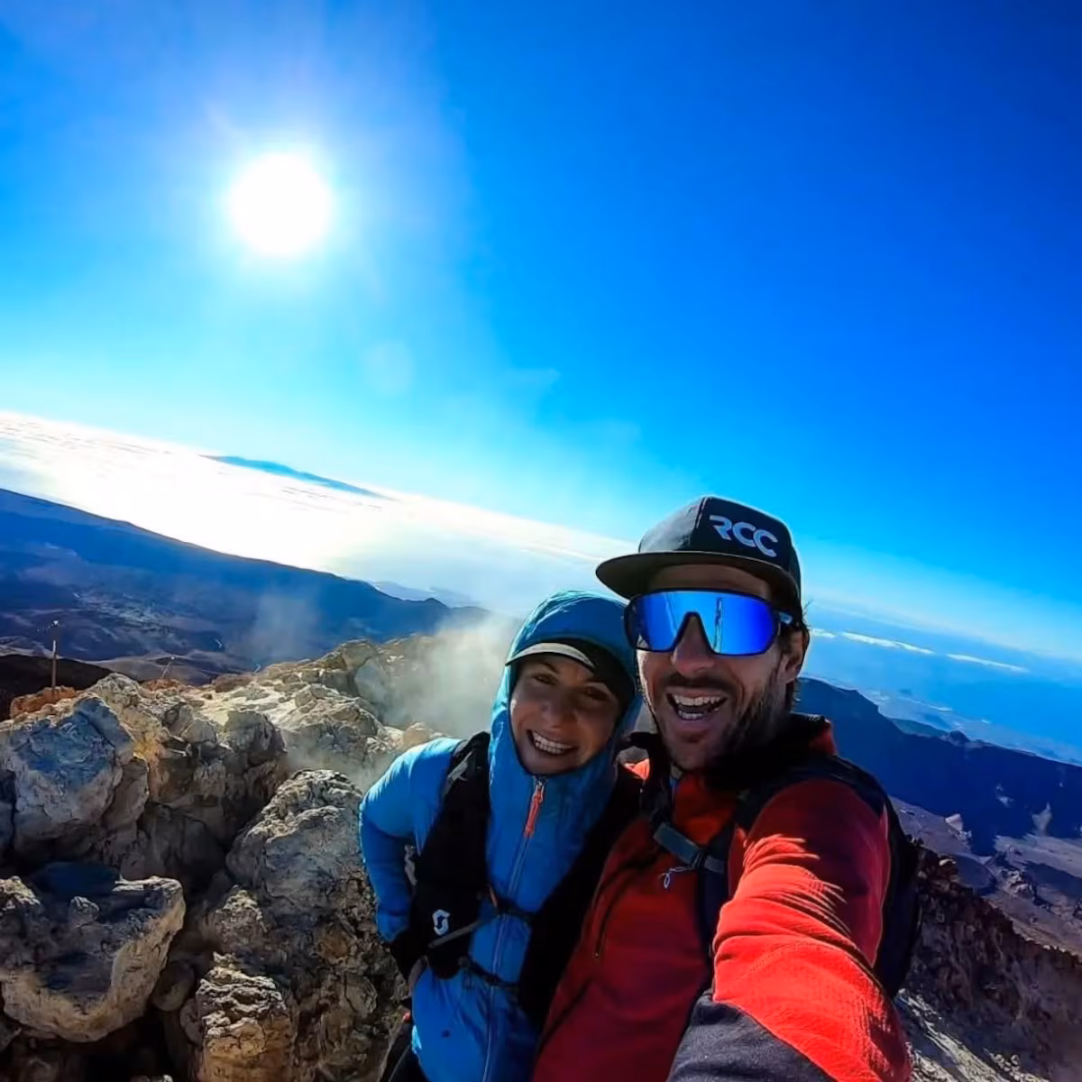 Un alpinista, acusado de homicidio por la muerte de su pareja en una escalada: silenció el móvil y rechazó un rescate en helicóptero EL PAÍS