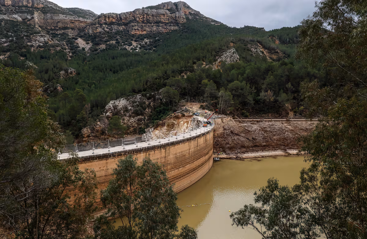 Un responsable de la presa de Buseo, propiedad de la Generalitat, alertó a las 20.41 horas de su desbordamiento en la dana, pero no se avisó a la población EL PAÍS