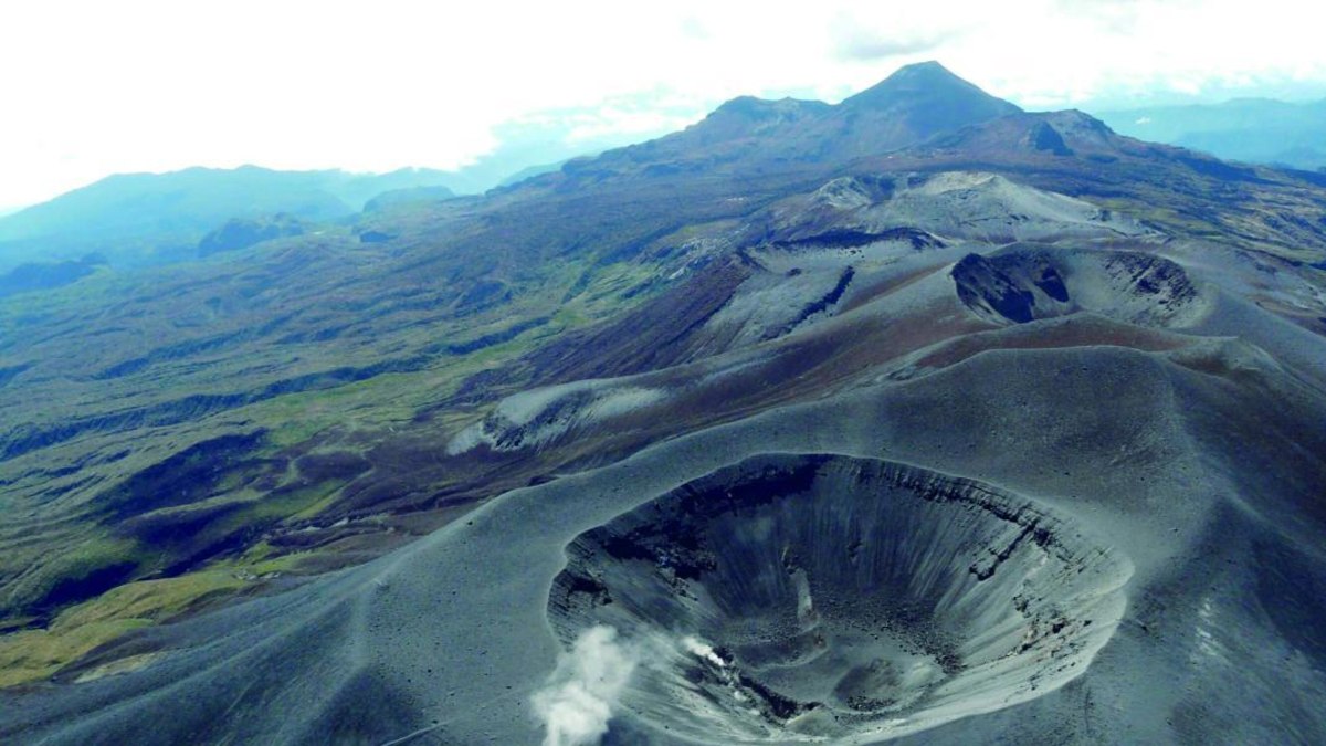 Volcán Puracé: temblores, columnas de humo y cenizas de 800 metros de altura, mantienen en alerta naranja la zona Volcán Puracé: temblores, columnas de humo y cenizas de 800 metros de altura, mantienen en alerta naranja la zona