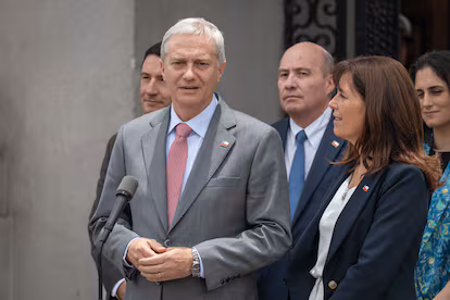 Boric y Kast apuestan por una transición ordenada tras el triunfo de la extrema derecha en Chile Boric y Kast apuestan por una transición ordenada tras el triunfo de la extrema derecha en Chile