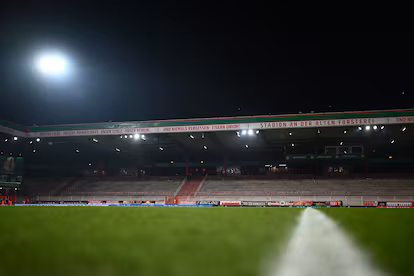 En la grada del estadio, allí donde vibra el espíritu berlinés En la grada del estadio, allí donde vibra el espíritu berlinés