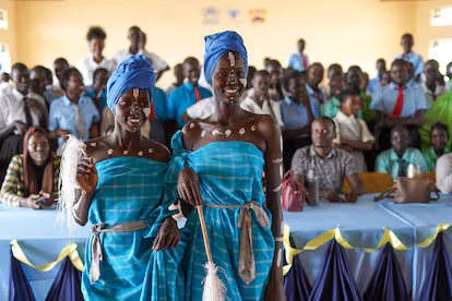 Lady Mariéme Jamme: “Nadie cree en las niñas ni quiere invertir en su talento, y esa falta de fe pesa muchísimo” Celebración del Día Internacional de la Mujer en el campo de refugiados de Kakuma, en Kenia, donde está presente iamtheCODE.
