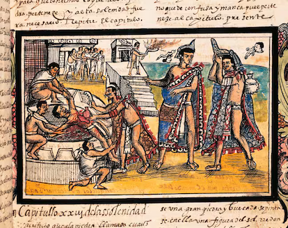 Henar Iglesias, artista: “A los conquistadores les costaba regalar plumaria porque la cara que ponían los españoles al lado del oro no era la misma” Un dibujo de Diego Duran (1537-1588) en su Historia de las Indias en el que se puede ver un sacrificio en Tenochtitlan y los adornos plumarios de los aztecas.